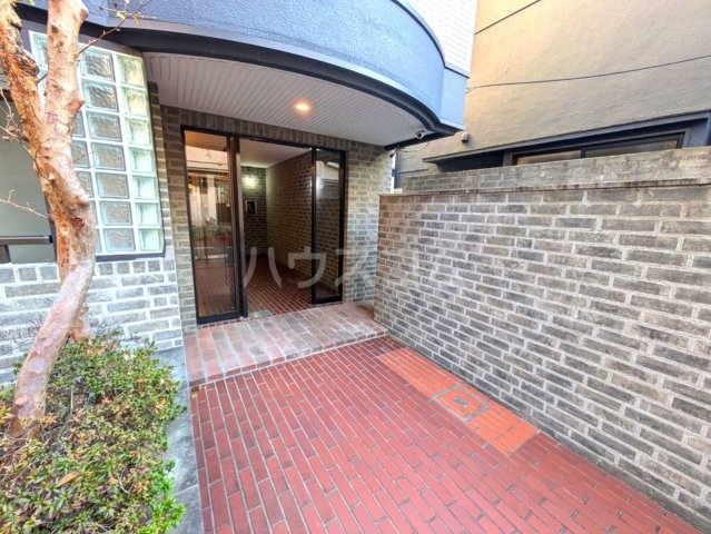 21/25 エントランス