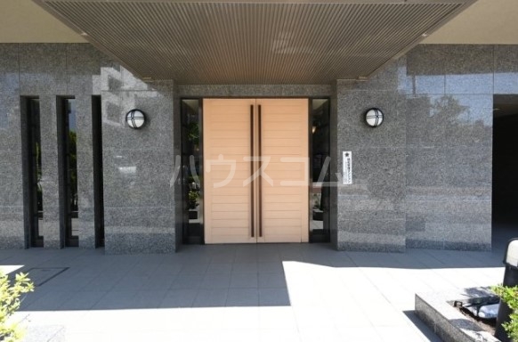 16/20 エントランス