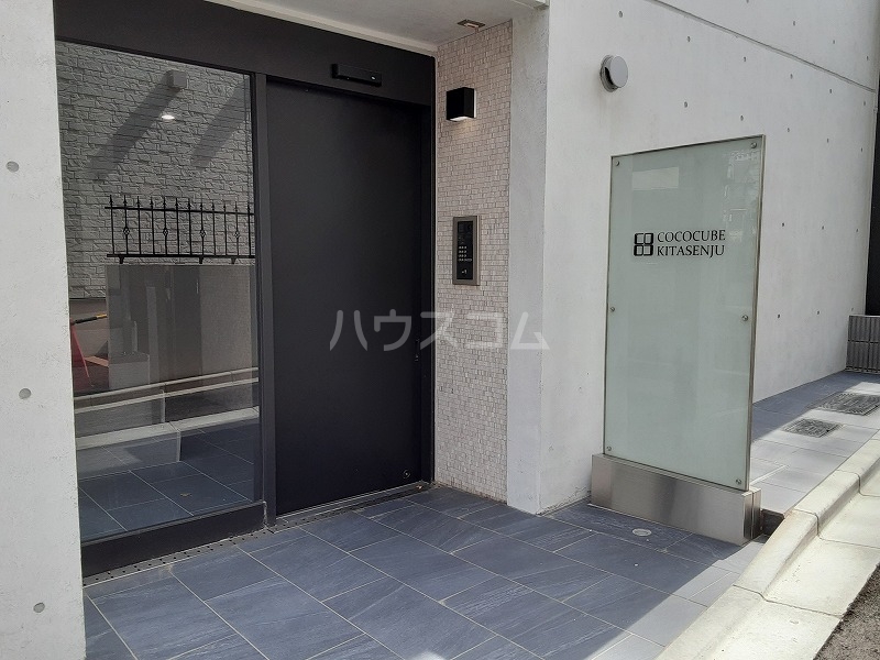 22/23 エントランス