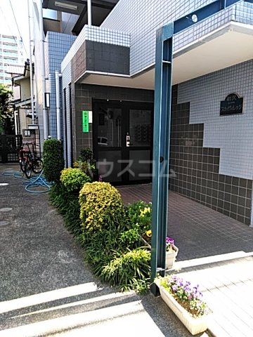 23/30 エントランス