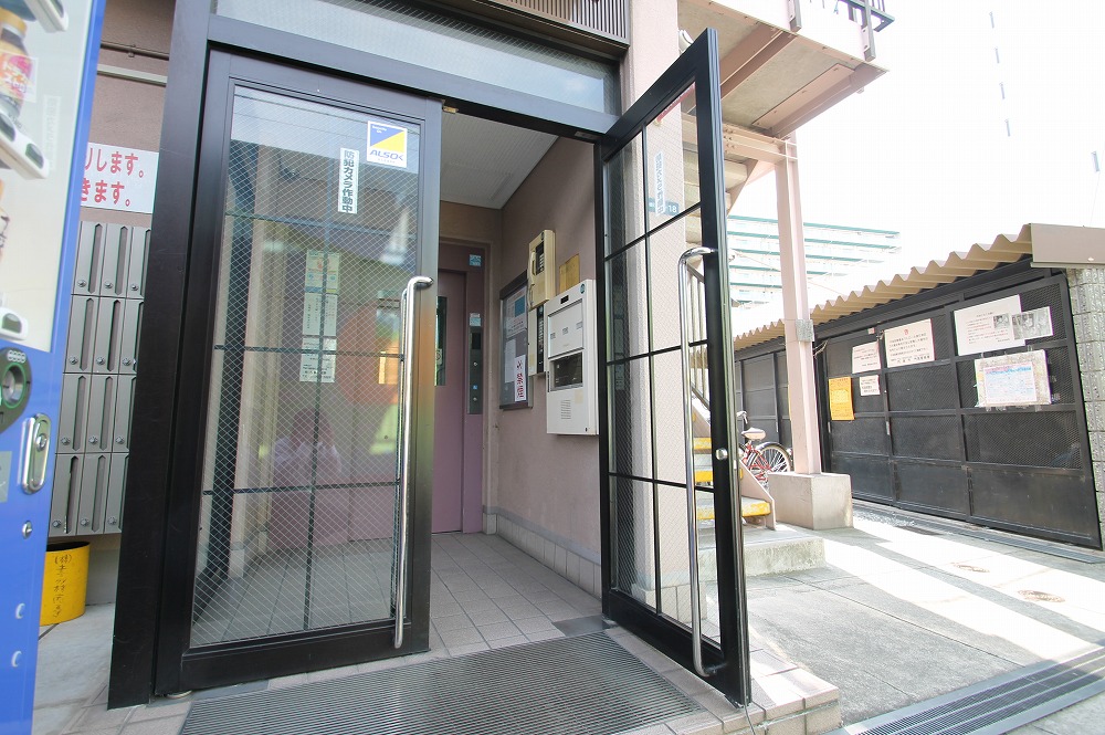 28/30 エントランス