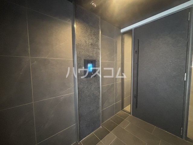 27/30 エントランス