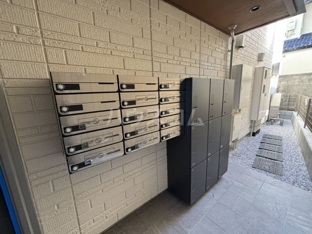 27/30 エントランス