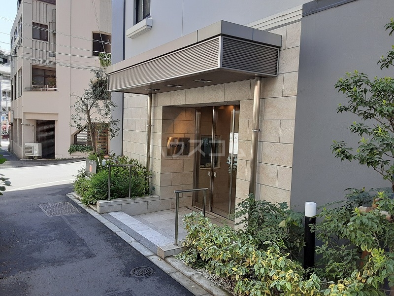 23/30 エントランス