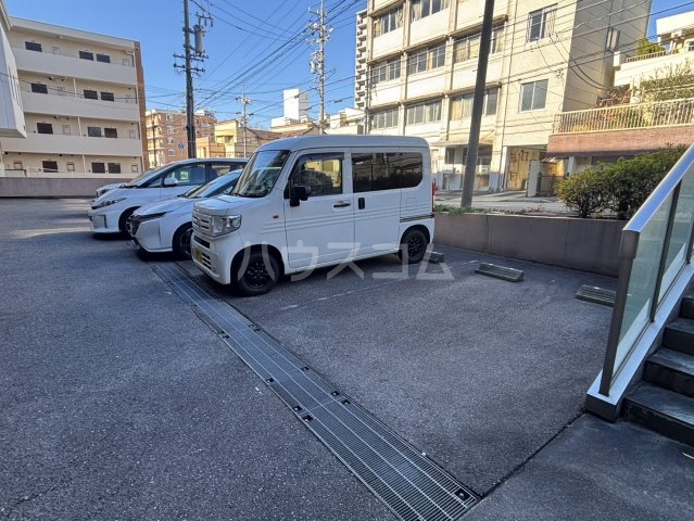 28/30 駐車場