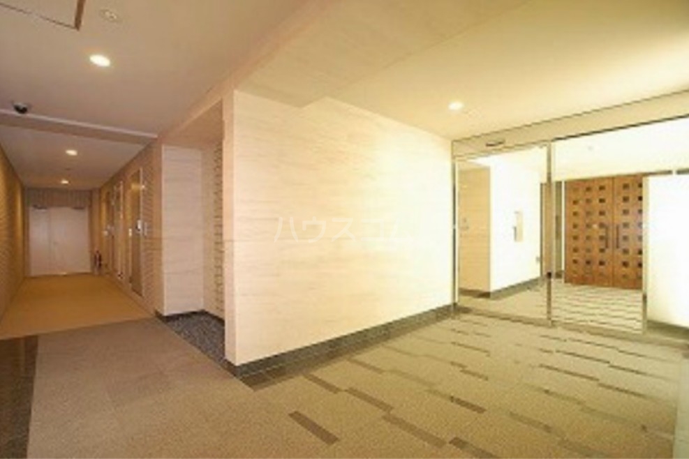 13/18 エントランス