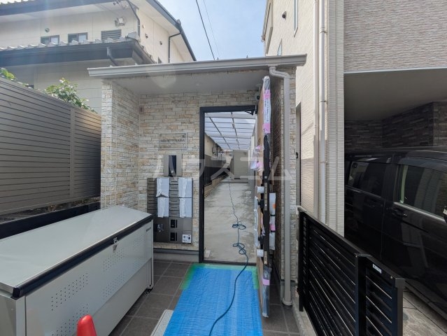 22/30 エントランス