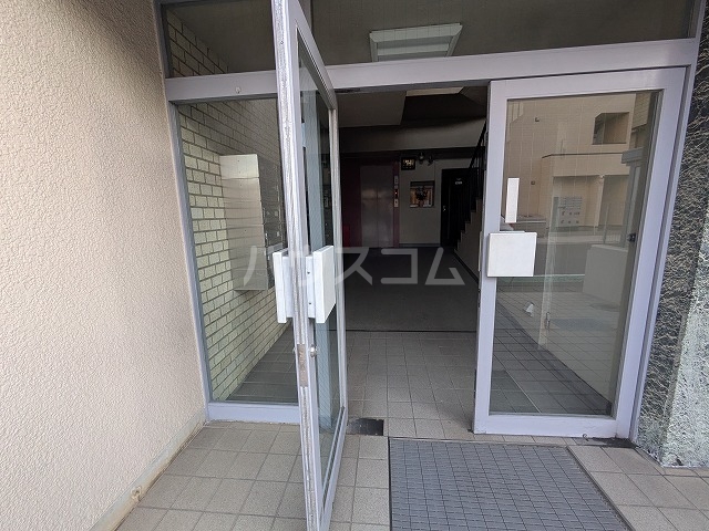 2/5 エントランス