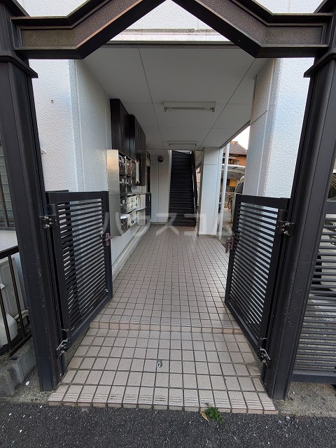 2/4 エントランス