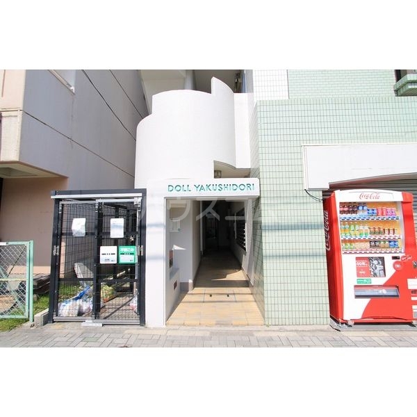 16/17 エントランス