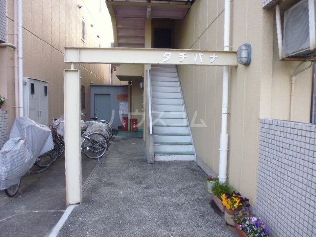 22/30 エントランス