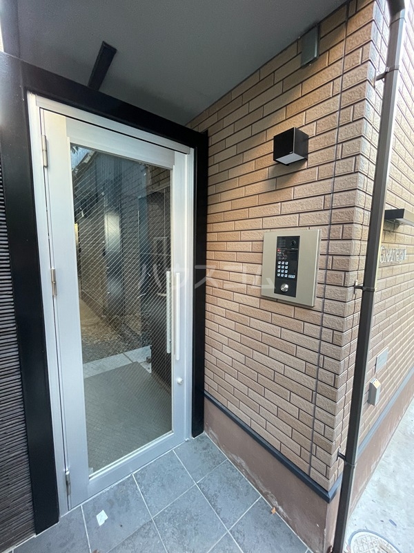 23/30 エントランス