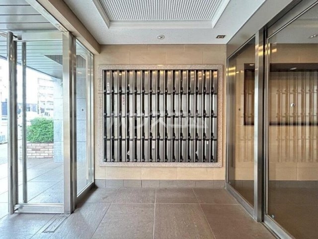 18/28 エントランス