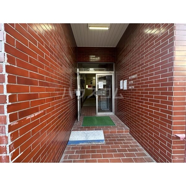 14/14 エントランス