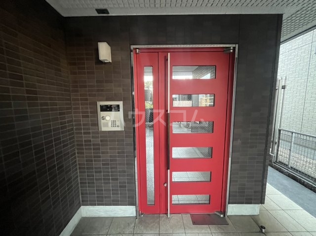 21/30 エントランス