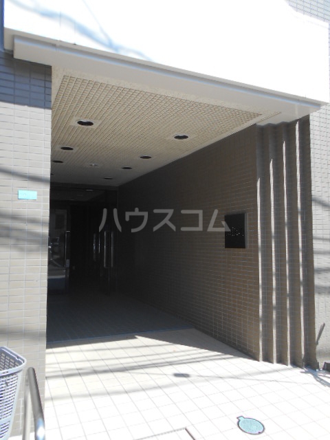 28/30 エントランス