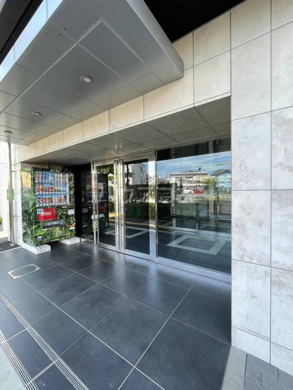 16/17 エントランス