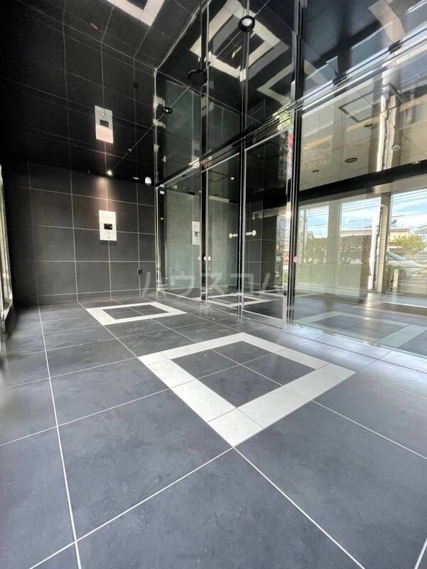 17/17 エントランス