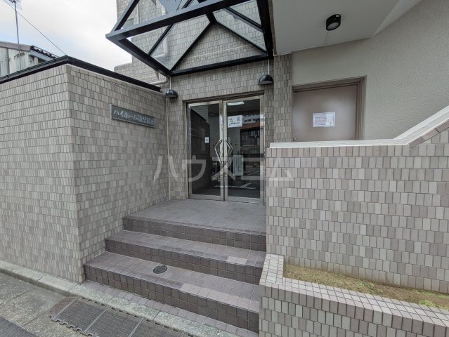 22/27 エントランス