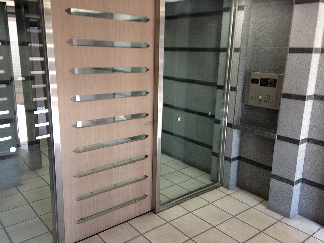 15/19 エントランス