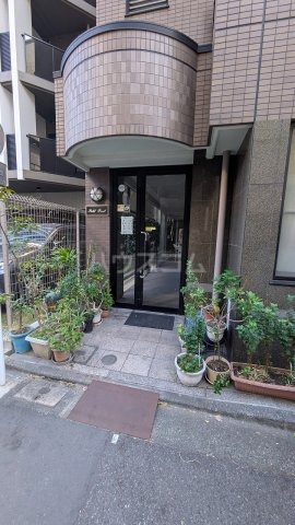 19/23 エントランス