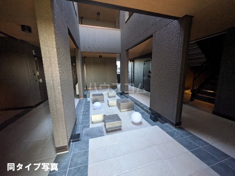 17/17 エントランス