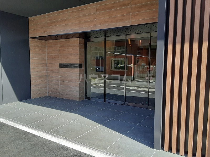 26/30 エントランス