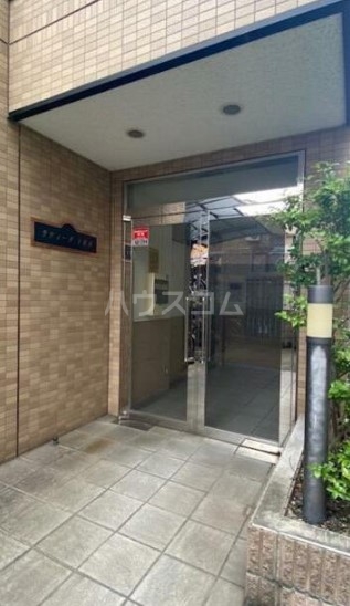 2/4 エントランス