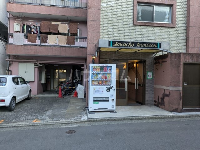 26/30 エントランス