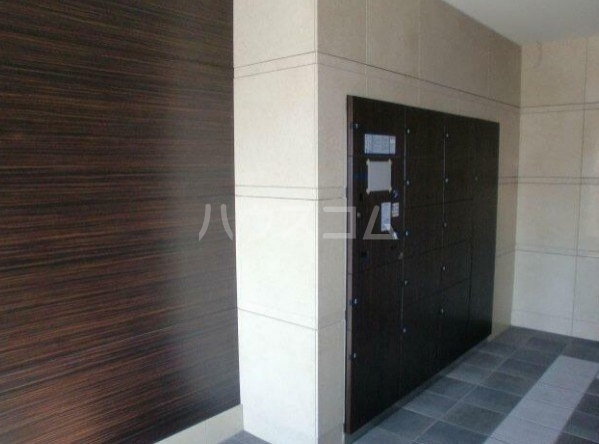 16/17 エントランス