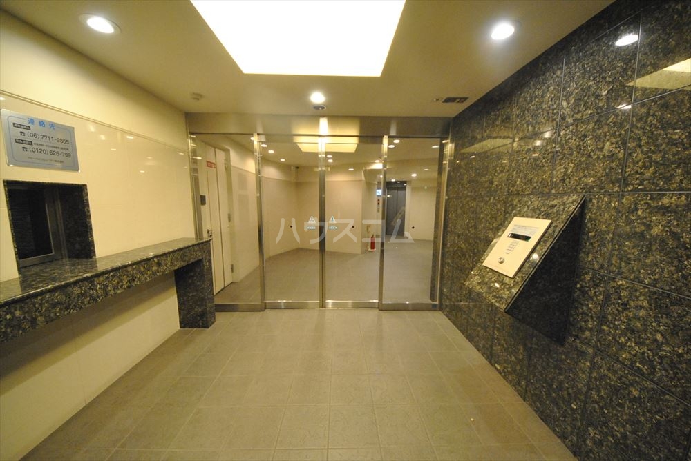 25/30 エントランス