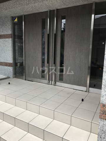 22/26 エントランス