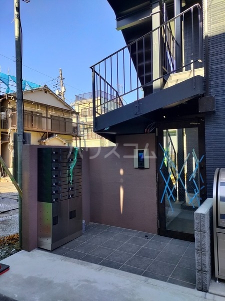 23/30 エントランス