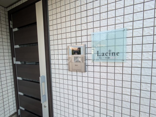 22/24 エントランス