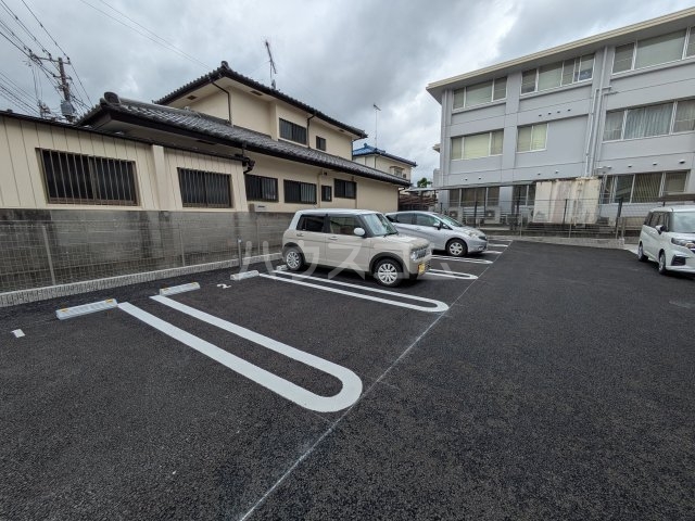 28/30 駐車場