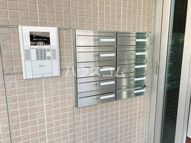 21/29 エントランス