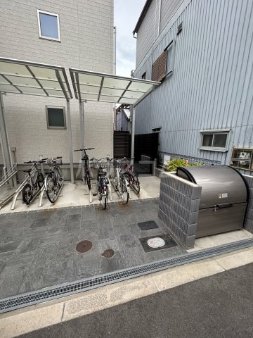 21/30 エントランス