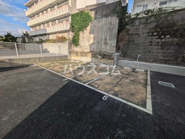 2/6 駐車場
