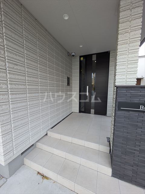 25/30 エントランス