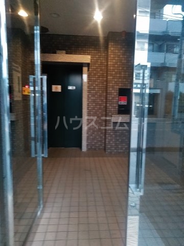 21/30 エントランス