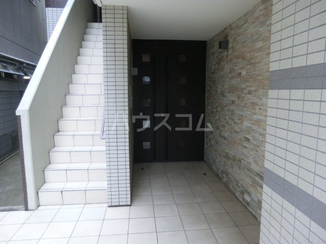 21/30 エントランス