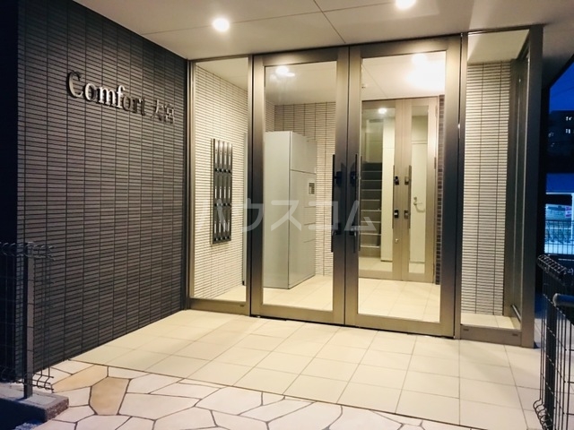 23/30 エントランス