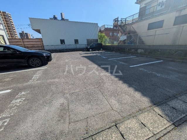 13/23 駐車場