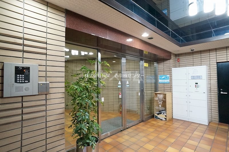 17/27 エントランス