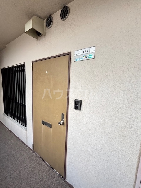 17/25 エントランス