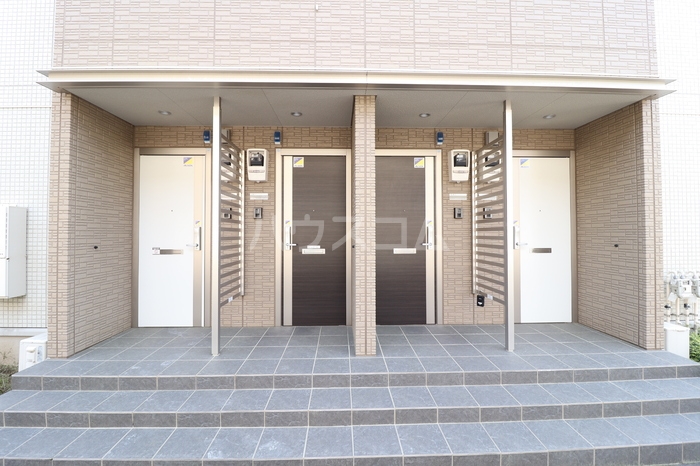 18/25 エントランス