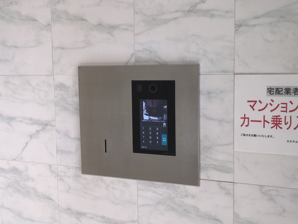 18/21 エントランス