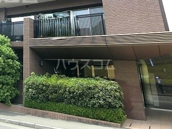 21/30 エントランス