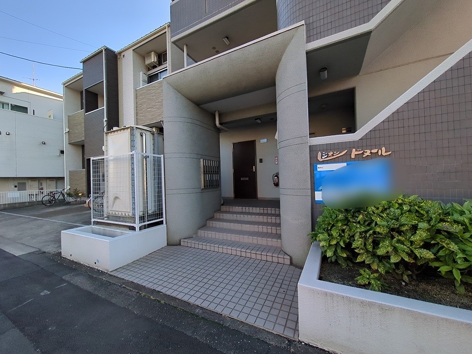 22/30 エントランス