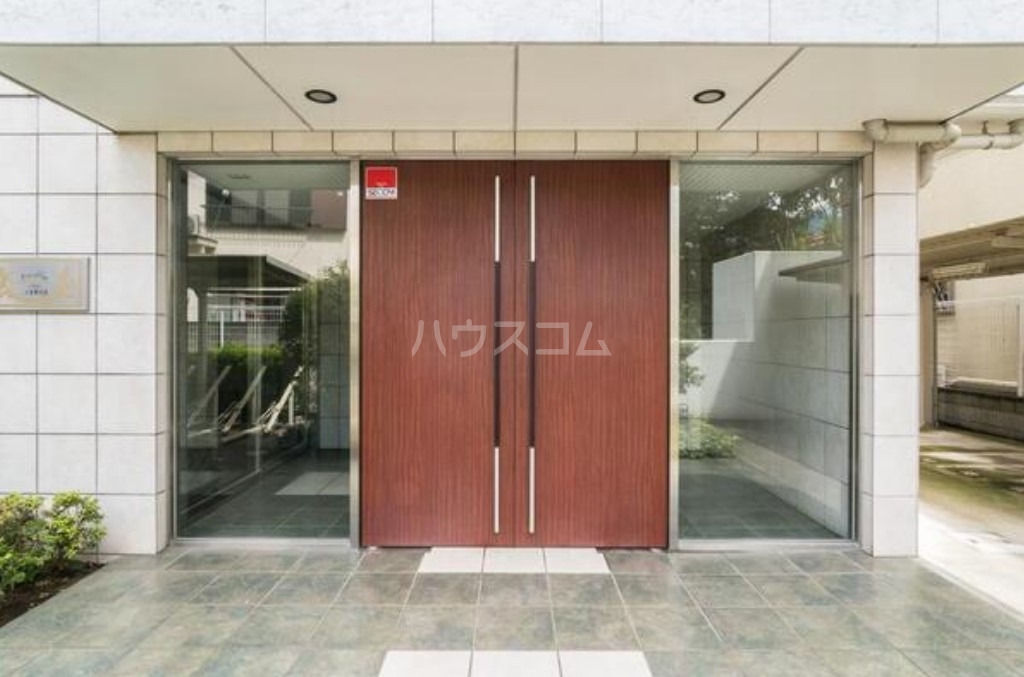 25/29 エントランス